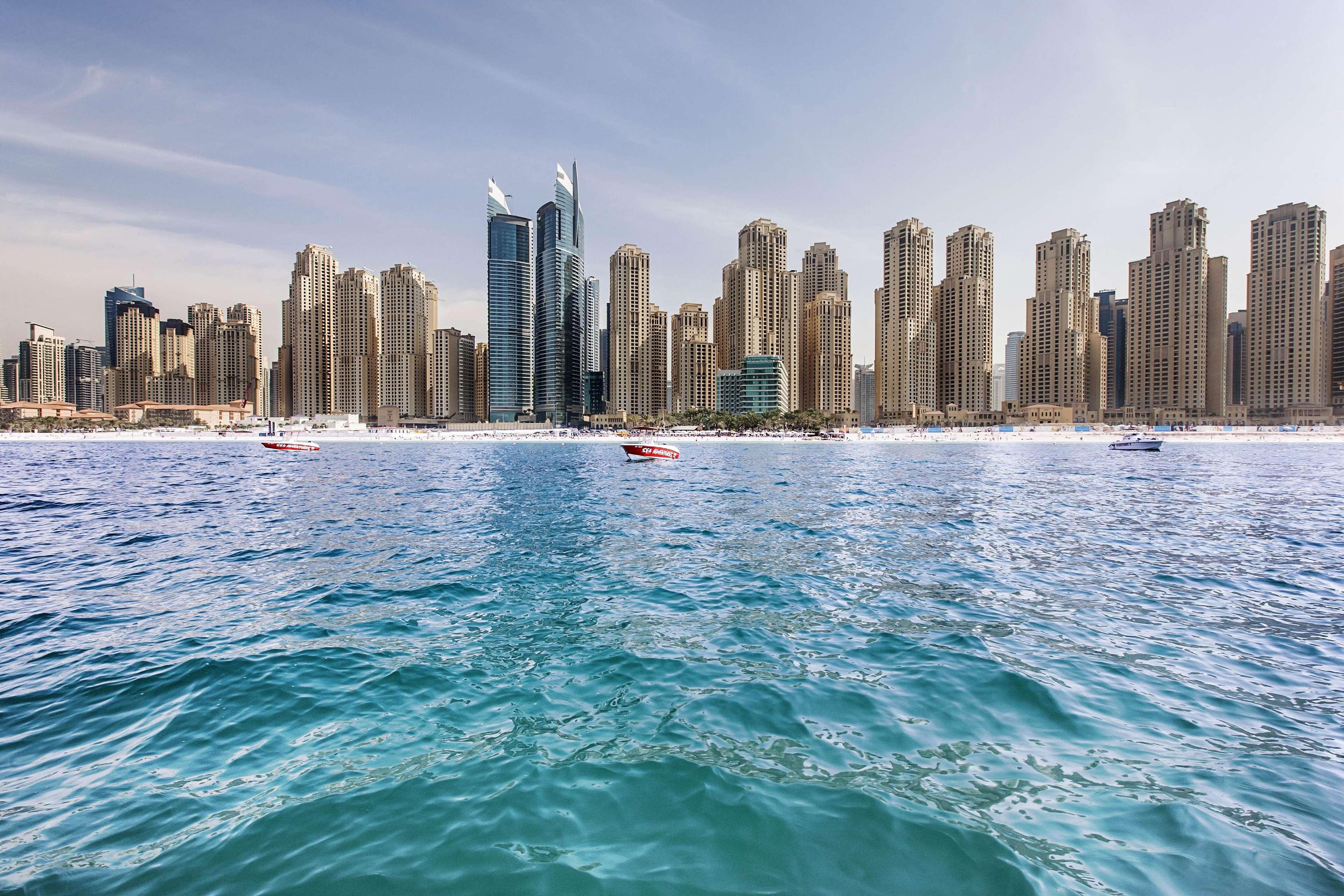 Jbr dubai. Дубай Марина JBR. Дубай Марина (JBR Beach). Джумейра Бич Резиденс Дубай. Пляж Джумейра Марина в Дубае.